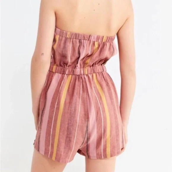 NWT Urban Outfitters strapless shorts romper. - Picture 2 of 9